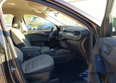 2020 Ford Escape S z USA, uszkodzony, nr VIN 1FMCU0F66LUC17056